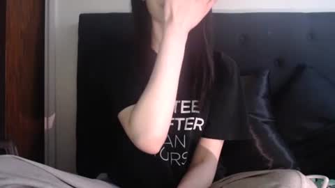 Olivia online show from November 2025 09:26:02 PM