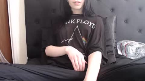 Olivia online show from December 2025 06:14:03 PM