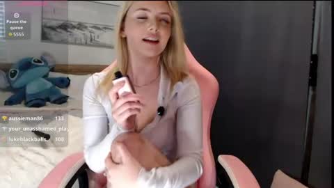 Snapshot of novakitty4 chatting on July 2026 03:23:01 AM Nova online show from July 2026 03:23:01 AM