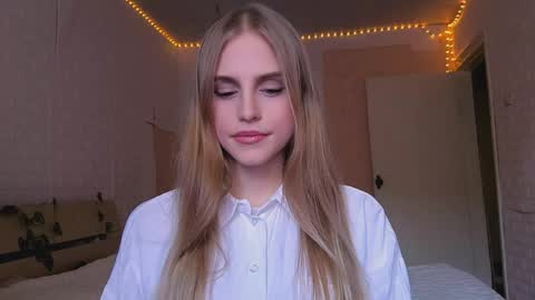 Mia Blake online show from March 2026 12:05:02 PM