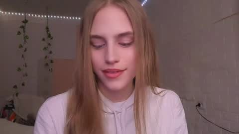 Mia Blake online show from April 2026 12:21:01 PM