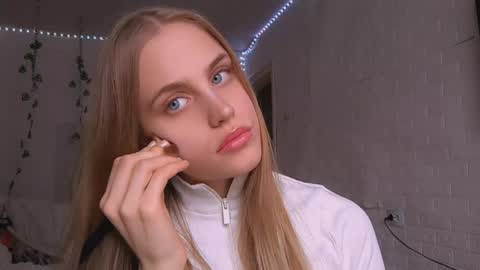 Mia Blake online show from April 2026 12:28:02 PM