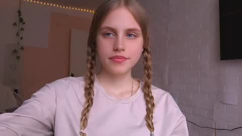 Mia Blake online show from April 2026 11:35:01 AM