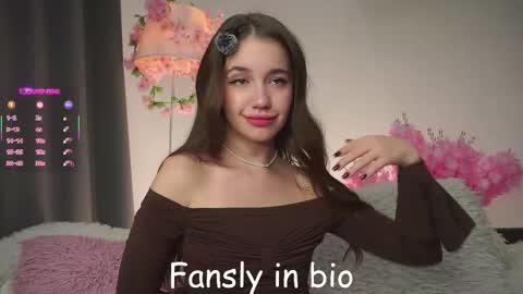 Snapshot of now_you_know chatting on October 2025 01:11:01 AM Dina online show from October 2025 01:11:01 AM