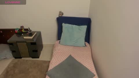 Snapshot of nuit_rose chatting on October 2025 02:12:02 AM nuit_rose online show from October 2025 02:12:02 AM