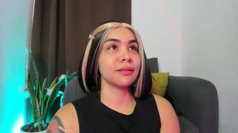 Nia online show from November 2025 11:49:02 PM