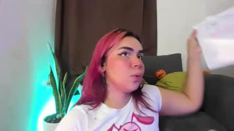 Nia online show from November 2025 03:06:02 AM