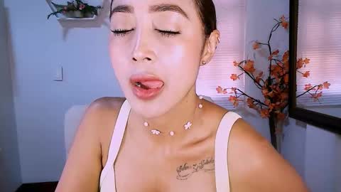 Nycole online show from December 2025 05:30:01 PM