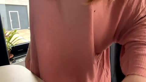 Snapshot of nyconik chatting on December 2024 08:14:02 AM Nicol online show from December 2024 08:14:02 AM