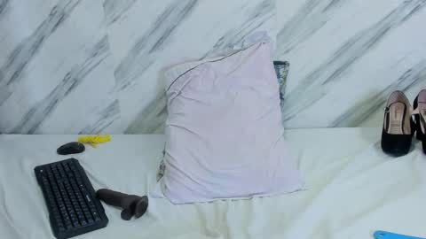 xionela gates online show from March 2025 01:10:02 AM