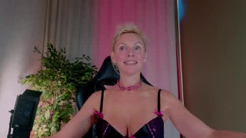 Snapshot of nymphvariety chatting on September 2025 05:23:02 AM nymphvariety online show from September 2025 05:23:02 AM