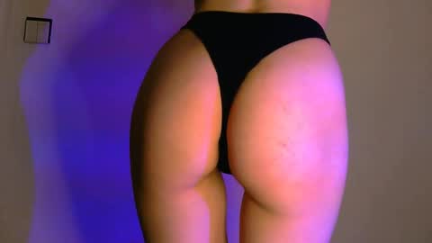 nyra_thira online show from April 2026 03:39:01 PM