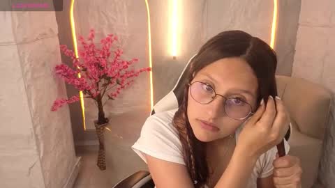 Online 800 to 1400 online show from October 2025 01:01:01 PM