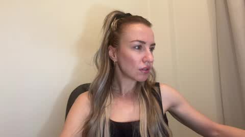 Snapshot of nyxelia_ chatting on May 2026 07:05:01 AM Anastasia online show from May 2026 07:05:01 AM
