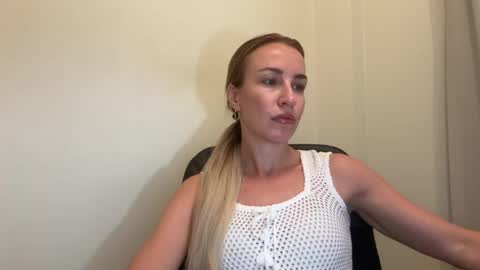 Snapshot of nyxelia_ chatting on June 2026 07:11:02 AM Anastasia online show from June 2026 07:11:02 AM