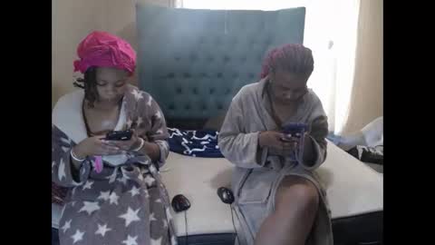 Snapshot of obsessedmimi chatting on May 2026 09:39:02 AM obsessedmimi online show from May 2026 09:39:02 AM