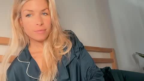 hi im Janasmall boobs big heart  warm pussy  online show from April 2026 09:36:02 AM