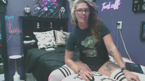 Snapshot of oddywithabody chatting on October 2025 06:25:01 AM Oddy With A Body online show from October 2025 06:25:01 AM