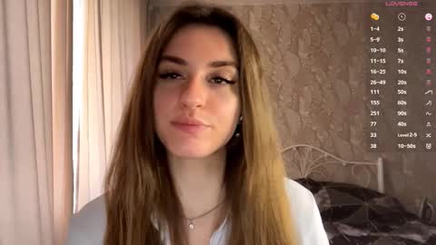 Mia online show from October 2025 09:07:02 AM