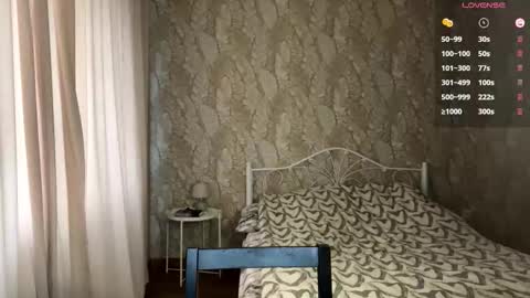 Mia online show from December 2025 09:05:02 AM