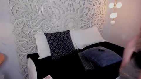 Ana  online show from November 2025 11:27:02 AM