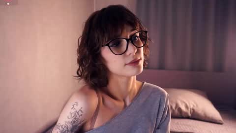 Thea online show from November 2025 07:04:02 PM