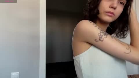 Snapshot of odettehatt chatting on June 2026 04:50:01 AM Thea online show from June 2026 04:50:01 AM