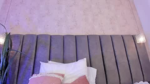 Holly online show from February 2025 02:03:02 AM