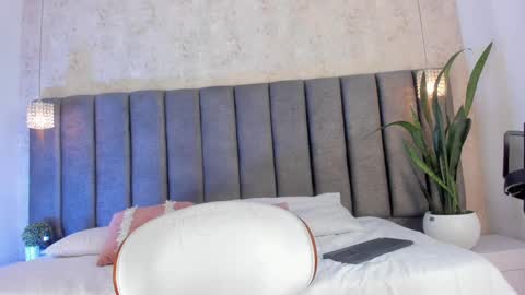 Holly online show from March 2025 11:04:01 PM