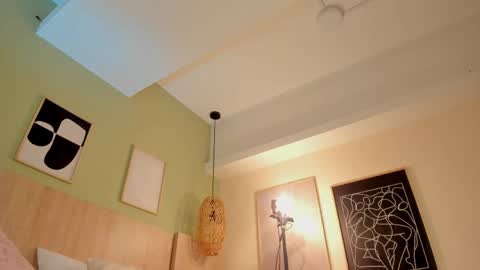 Holly online show from April 2026 01:41:01 PM