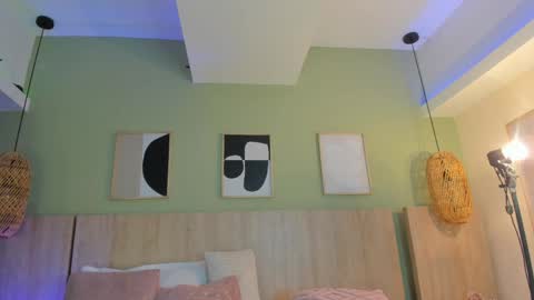 Holly online show from April 2026 11:25:02 AM