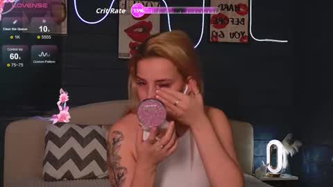 oh_my_julia online show from November 2025 03:25:02 PM