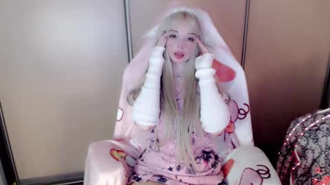 Snapshot of oh_pichuu chatting on March 2026 12:23:01 PM Milly online show from March 2026 12:23:01 PM