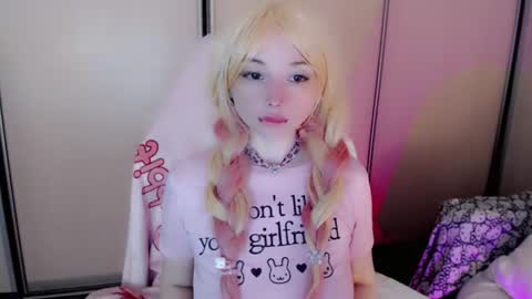 Snapshot of oh_pichuu chatting on June 2026 05:54:01 AM Milly online show from June 2026 05:54:01 AM