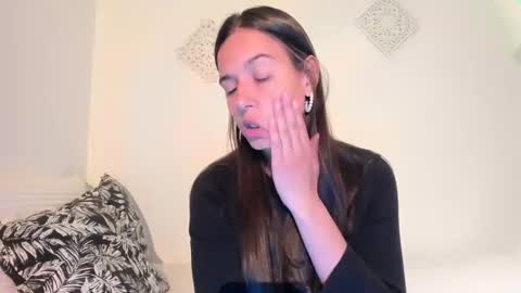 ohanna_ online show from December 2024 10:30:01 PM