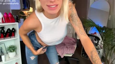 Kelly online show from September 2025 11:52:01 PM