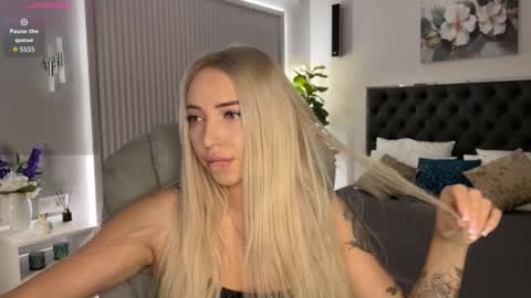 Emma online show from September 2025 02:14:01 AM