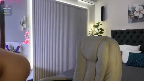 Emma online show from October 2025 01:33:02 AM