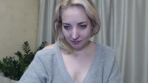 Snapshot of ohsweetmari chatting on December 2024 06:38:02 PM Mari online show from December 2024 06:38:02 PM