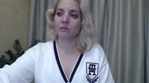 Snapshot of ohsweetmari chatting on December 2024 08:49:02 PM Mari online show from December 2024 08:49:02 PM