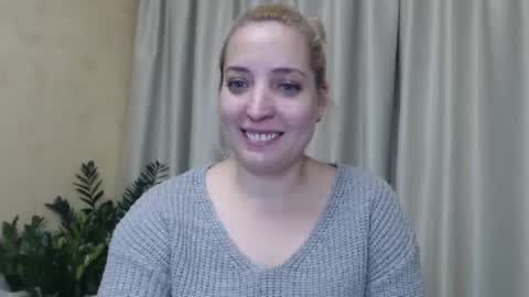 Snapshot of ohsweetmari chatting on December 2024 07:04:02 PM Mari online show from December 2024 07:04:02 PM