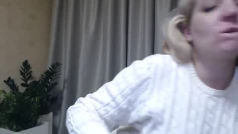 Snapshot of ohsweetmari chatting on January 2025 10:52:02 PM Mari online show from January 2025 10:52:02 PM
