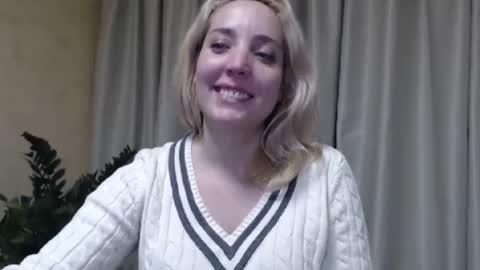 Snapshot of ohsweetmari chatting on February 2025 10:53:01 PM Mari online show from February 2025 10:53:01 PM