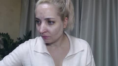 Mari online show from October 2025 03:10:02 PM