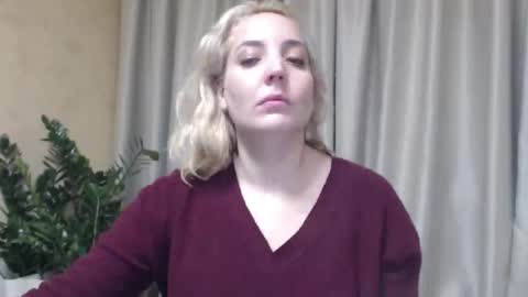 Mari online show from October 2025 04:03:02 PM