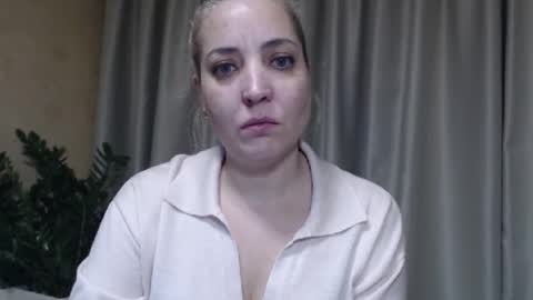 Mari online show from November 2025 05:17:01 PM