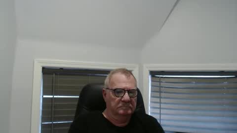 oldguybigd online show from October 2025 08:29:02 PM