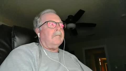 Snapshot of oldlakeguy chatting on December 2024 07:07:02 AM OldLakeGuy online show from December 2024 07:07:02 AM