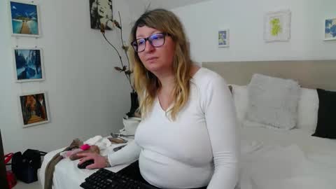 Olga Pavlova online show from April 2026 12:35:02 PM