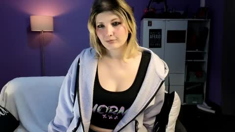 OliSunny Olivia online show from March 2026 08:09:01 PM